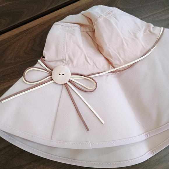 Charming Cream Sun Hat with Bow - Picture 2 of 4